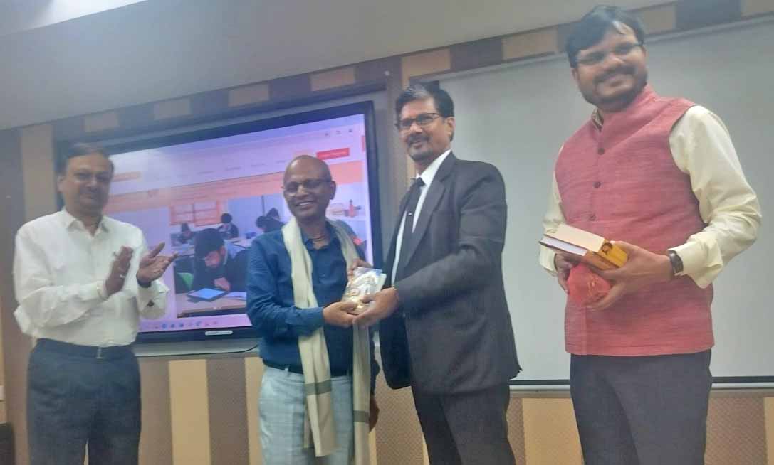 छात्र-छात्राओं के जीवन में उनका अध्ययन काल सर्वाधिक महत्वपूर्ण होता है : डॉ लक्ष्मीकांत बेहरा