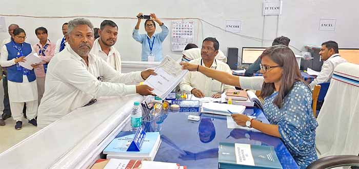 लोकसभा निर्वाचन 2024: नामांकन के अंतिम दिन 8 उम्मीदवारों ने जमा किए नामांकन पत्र