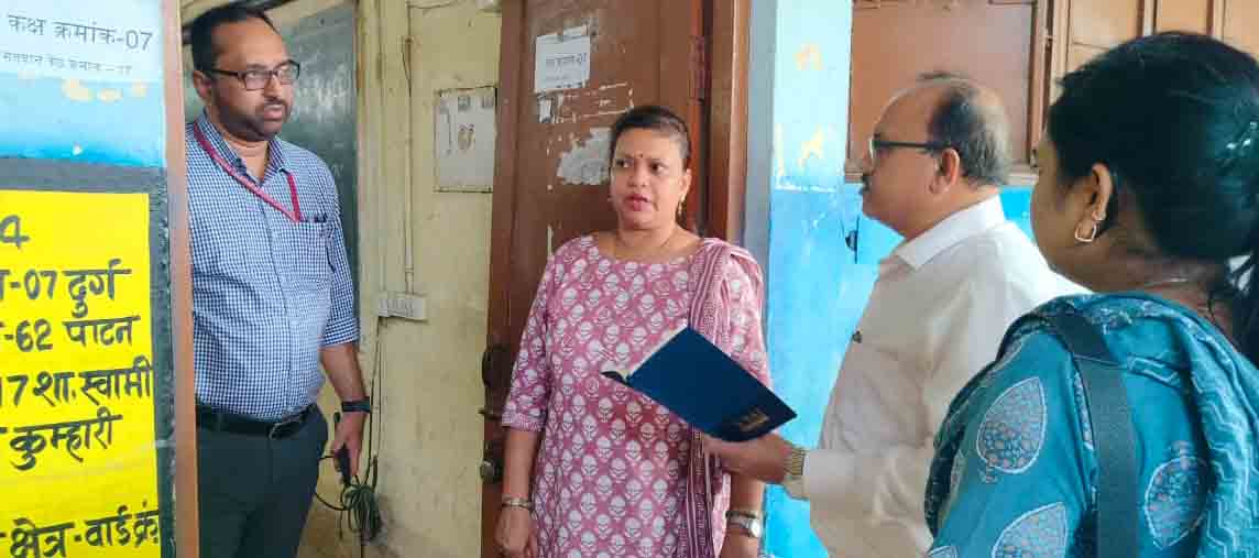 लोकसभा निर्वाचन – 2024: सामान्य प्रेक्षक श्री बालाजी राव ने किया पाटन क्षेत्र के मतदान केन्द्रों का भ्रमण लोकसभा निर्वाचन – 2024: सामान्य प्रेक्षक श्री बालाजी राव ने किया पाटन क्षेत्र के मतदान केन्द्रों का भ्रमण