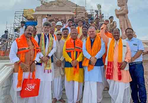 मुख्यमंत्री विष्णु देव साय और कैबिनेट ने अयोध्या धाम में श्री रामलला के किए दर्शन