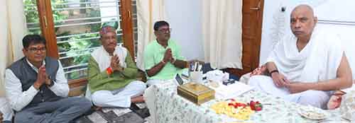 मुख्यमंत्री श्री विष्णु देव साय गुरु पूर्णिमा के अवसर पर रायगढ़ जिले के ग्राम बनोरा स्थित अघोर गुरु पीठ में गुरु दर्शन के लिए पहुंचे