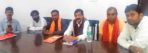 शिवसेना की बैठक: नगरी निकाय चुनावों में प्रत्याशी उतारने का निर्णय शिवसेना की बैठक: नगरी निकाय चुनावों में प्रत्याशी उतारने का निर्णय