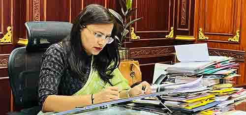 मजदूरों ने अपना मेहनताना दिलाने कलेक्टर से लगाई गुहार