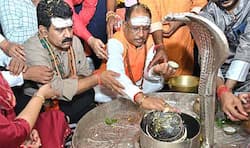 मुख्यमंत्री श्री विष्णुदेव साय ने उपमुख्यमंत्री श्री विजय शर्मा के साथ भोरमदेव बाबा भगवान शिव जी का दर्शन कर मंत्रोच्चारण के साथ विशेष पूजा-अर्चना और रुद्राभिषेक किया