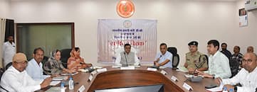 प्रभारी मंत्री श्री लखन लाल देवांगन ने कबीरधाम जिले में कल्याणकारी योजनाओं की समीक्षा की प्रभारी मंत्री श्री लखन लाल देवांगन ने कबीरधाम जिले में कल्याणकारी योजनाओं की समीक्षा की