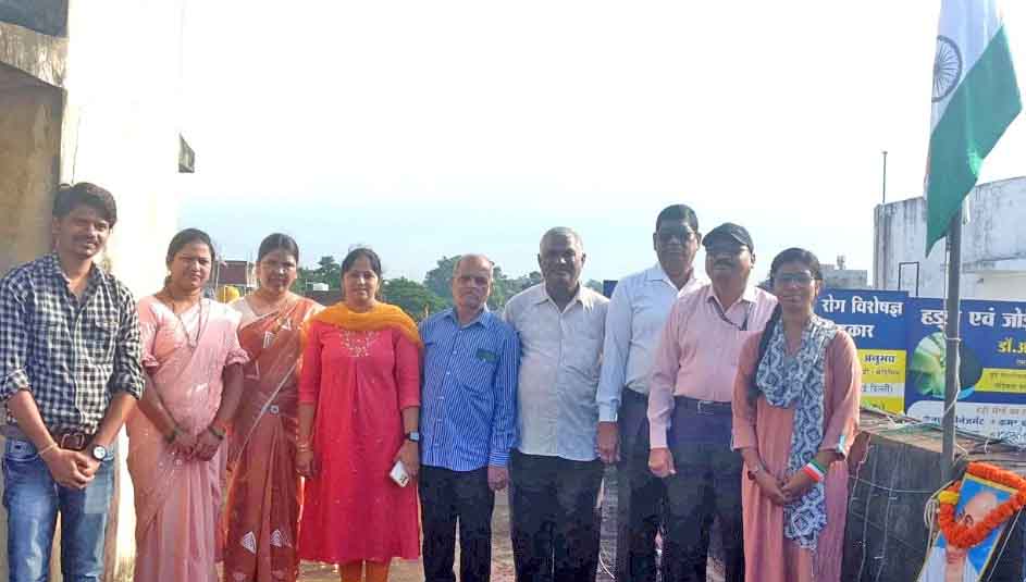 जनसंपर्क कार्यालय में ध्वजारोहण जनसंपर्क कार्यालय में ध्वजारोहण