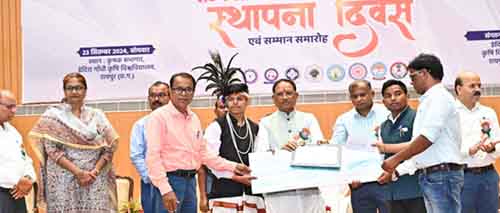 मुख्यमंत्री ने एनएसएस को 50 लाख रुपये की सहायता राशि की घोषणा की, स्वयंसेवकों को किया सम्मानित मुख्यमंत्री ने एनएसएस को 50 लाख रुपये की सहायता राशि की घोषणा की, स्वयंसेवकों को किया सम्मानित