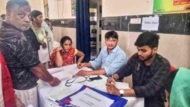 स्वास्थ्य शिविर में नि:शुल्क इलाज से ग्रामीणों को मिला लाभ