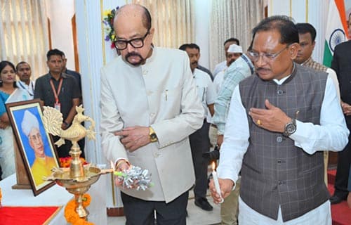 शिक्षक अपने विद्यार्थियों के लिए रोल मॉडल होता है: राज्यपाल रमेन डेका