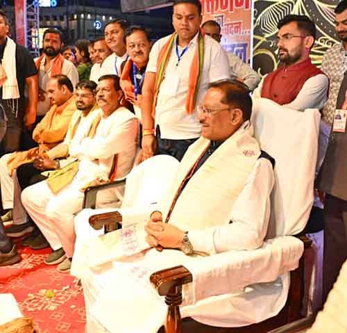 विविध पौराणिक प्रसंगों एवं आधुनिक घटनाओं पर आधारित सुसज्जित झांकियां बनी आकर्षण का केंद्र: झांकियों को देखने रायपुर में उमड़ा जनसैलाब