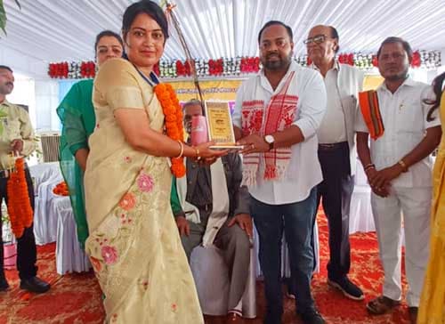 व्याख्याता पुष्पा नायक को उत्कृष्ट शिक्षक सम्मान