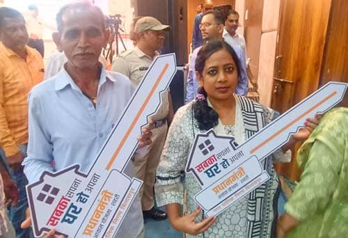 सफलता की कहानी: पक्का आशियाना मिलने से खिले चेहरे