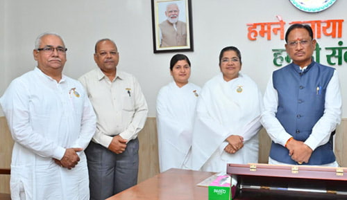 मुख्यमंत्री विष्णु देव साय से प्रजापिता ब्रह्माकुमारी ईश्वरीय विश्वविद्यालय के प्रतिनिधि मण्डल की सौजन्य मुलाकात मुख्यमंत्री विष्णु देव साय से प्रजापिता ब्रह्माकुमारी ईश्वरीय विश्वविद्यालय के प्रतिनिधि मण्डल की सौजन्य मुलाकात