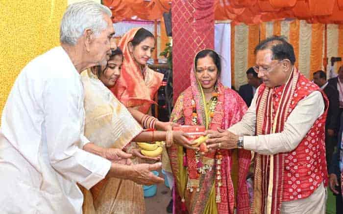 मुख्यमंत्री विष्णुदेव साय बसना सलखण्ड में मां महालक्ष्मी पूजन कार्यक्रम में हुए शामिल