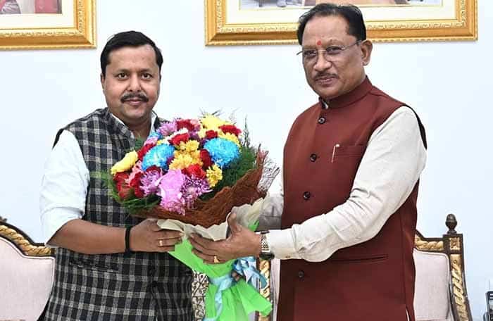 मुख्यमंत्री विष्णु देव साय से बिहार के पथ निर्माण मंत्री नितिन नवीन ने की सौजन्य मुलाकात