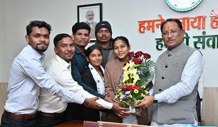 संवाद से समाधान की ओर—मुख्यमंत्री साय और आदिवासी छात्रावास प्रतिनिधियों की सकारात्मक मुलाकात संवाद से समाधान की ओर—मुख्यमंत्री साय और आदिवासी छात्रावास प्रतिनिधियों की सकारात्मक मुलाकात