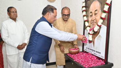 मुख्यमंत्री श्री विष्णु देव साय ने स्वर्गीय श्याम सुन्दर अग्रवाल को दी श्रद्धांजलि