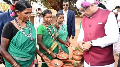 नक्सल मुक्त बस्तर की दिशा में एक और निर्णायक कदम : चार इनामी माओवादियों ने किया आत्मसमर्पण