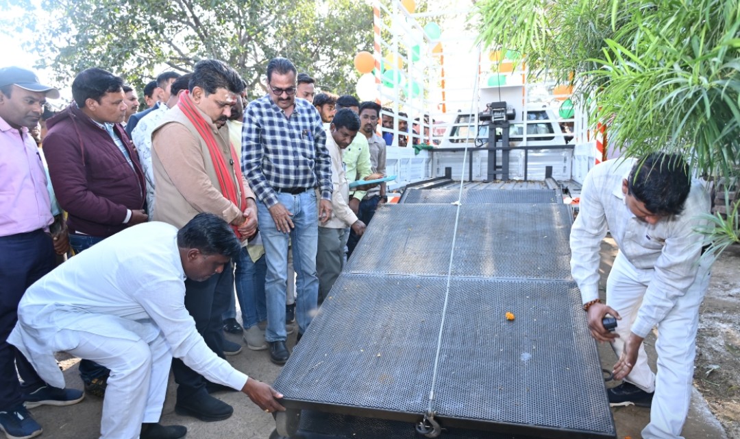 उप मुख्यमंत्री श्री विजय शर्मा ने 02 स्क्वायर बेलर मशीनों का किया लोकार्पण