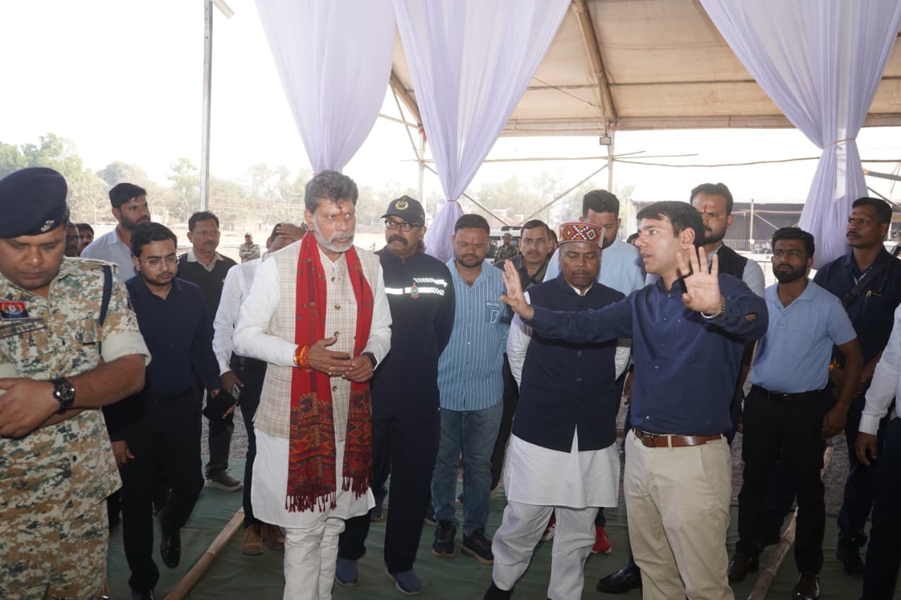 राष्ट्रपति के ऐतिहासिक बस्तर प्रवास को लेकर लालबाग मैदान में युद्धस्तर पर तैयारियां