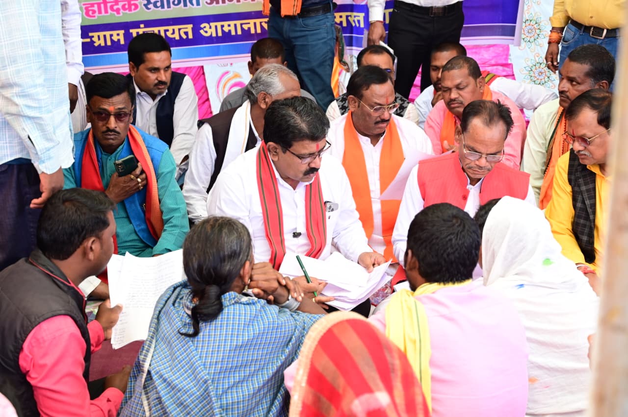 उप मुख्यमंत्री श्री विजय शर्मा ने जिले के अंतिम छोर के सुदूर वनांचल में लगाई चौपाल, लोगों से किया जनसंवाद