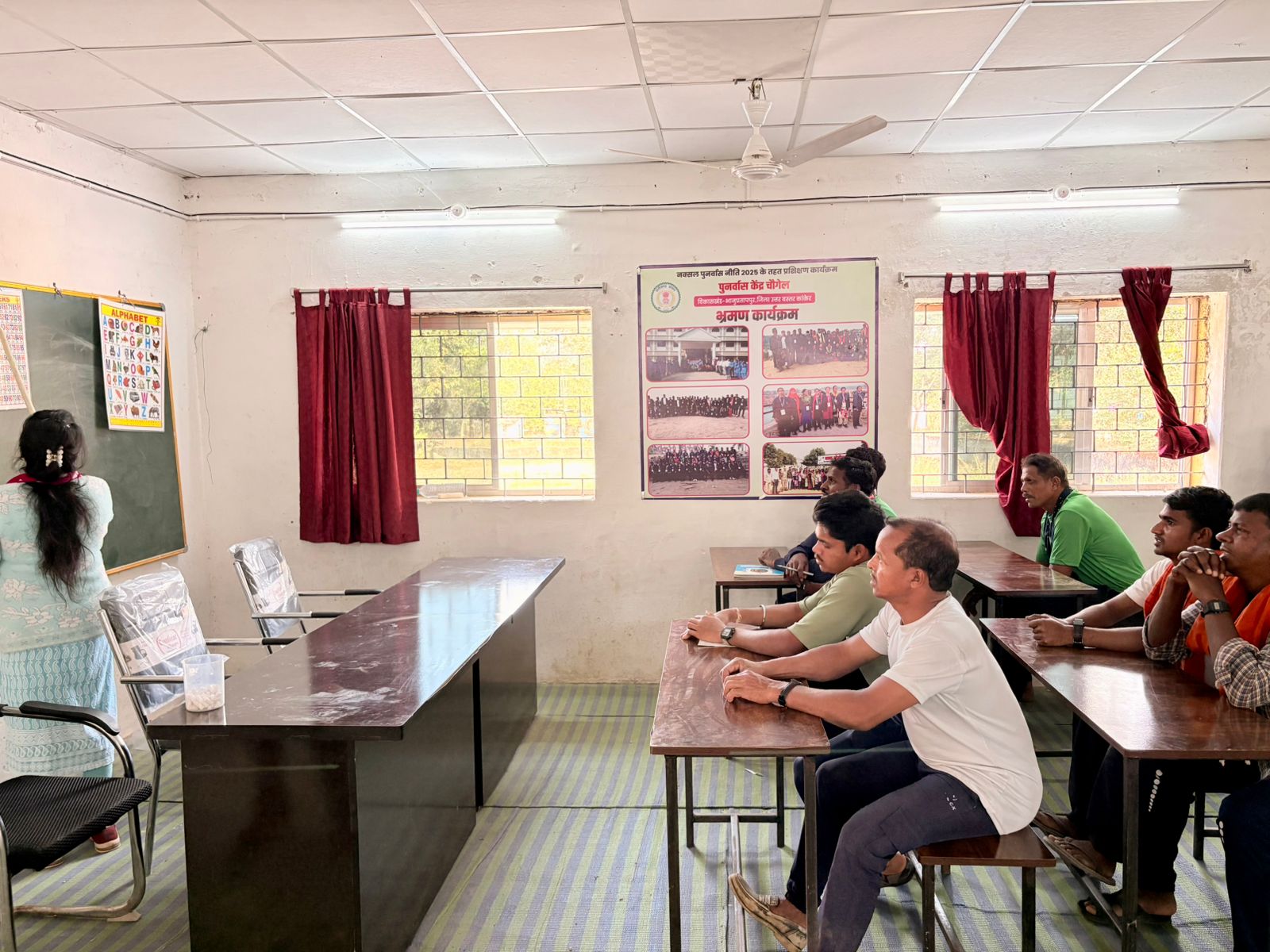 जिन हाथों ने कभी बंदूक थामकर हिंसा को अंजाम दिया, वही प्रशिक्षण लेकर सीख रहे हुनर