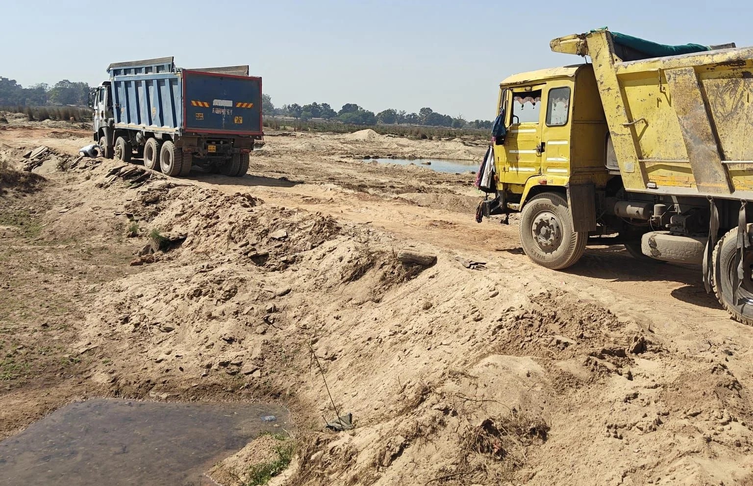 कलेक्टर के निर्देशन में अवैध रेत उत्खनन पर सख़्त कार्रवाई, 7 हाईवा वाहन जब्त ।