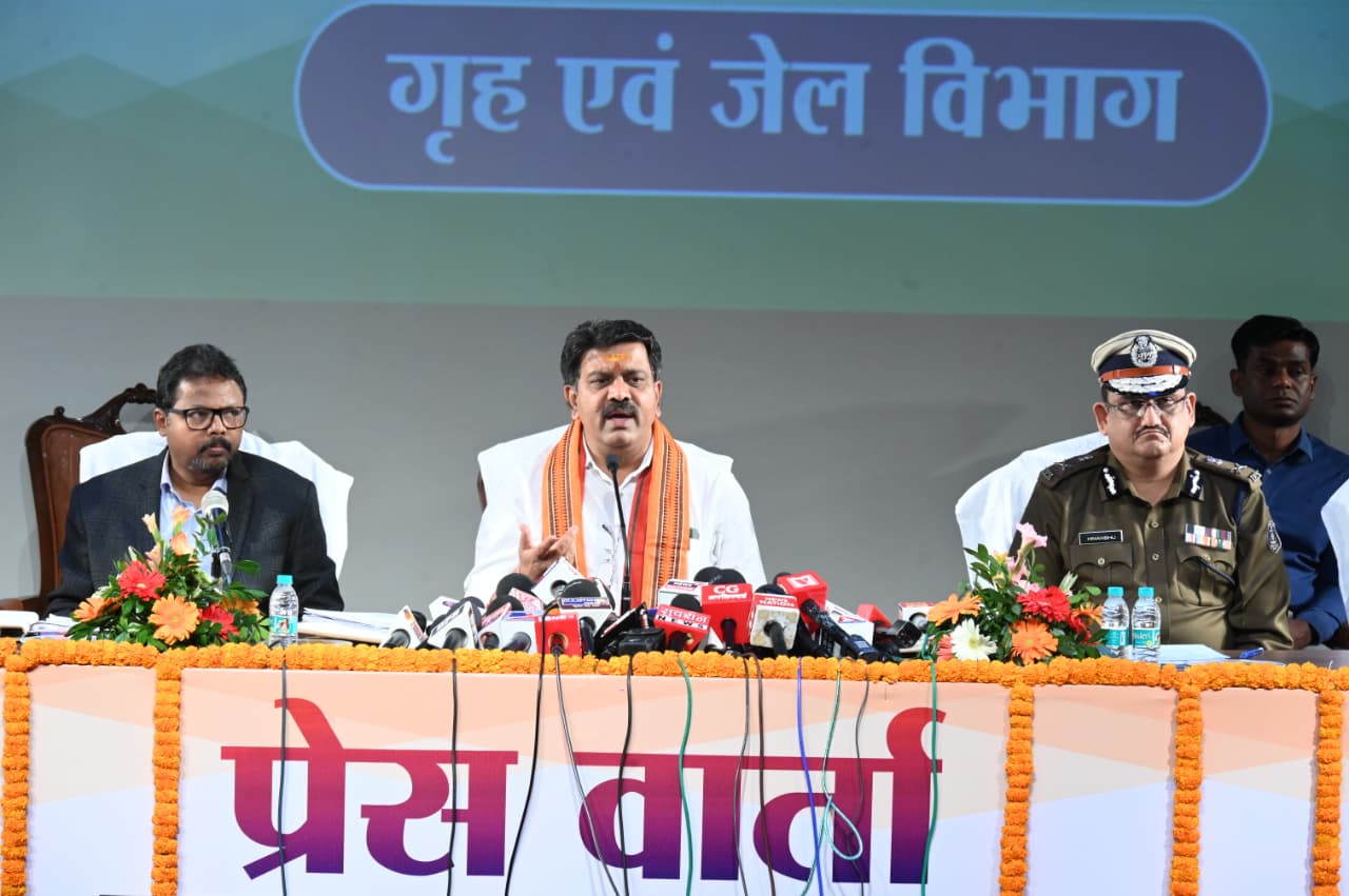 नए आपराधिक कानूनों के प्रयोग से पुलिस प्रक्रिया हुई तीव्र एवं आसान – उपमुख्यमंत्री श्री विजय शर्मा नए आपराधिक कानूनों के प्रयोग से पुलिस प्रक्रिया हुई तीव्र एवं आसान – उपमुख्यमंत्री श्री विजय शर्मा