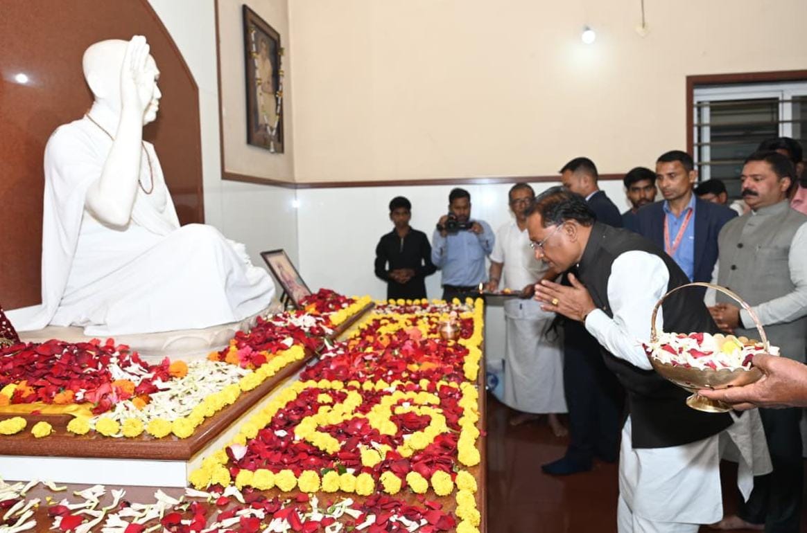 आध्यात्मिक मूल्यों एवं संस्कारों की पाठशाला है अघोर गुरु पीठ बनोरा : मुख्यमंत्री श्री विष्णुदेव साय आध्यात्मिक मूल्यों एवं संस्कारों की पाठशाला है अघोर गुरु पीठ बनोरा : मुख्यमंत्री श्री विष्णुदेव साय