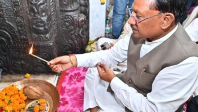 मुख्यमंत्री श्री विष्णुदेव साय ने भगवान राजीव लोचन एवं कुलेश्वरनाथ महादेव मंदिर में की पूजा अर्चना : महानदी महाआरती में हुए शामिल, छत्तीसगढ़ की समृद्धि की प्रार्थना की