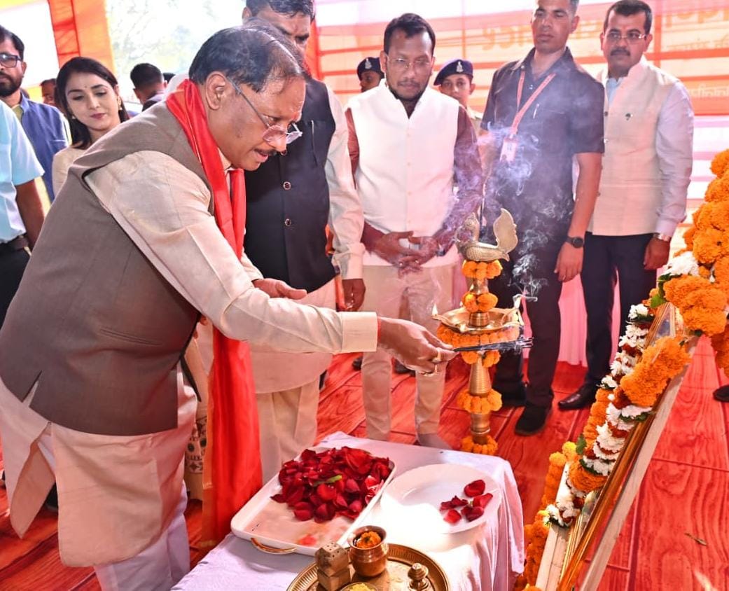 जन्मदिन पर सेवा का संदेश: मुख्यमंत्री श्री साय ने जन्मदिन पर रक्तदान शिविर का किया शुभारंभ जन्मदिन पर सेवा का संदेश: मुख्यमंत्री श्री साय ने जन्मदिन पर रक्तदान शिविर का किया शुभारंभ