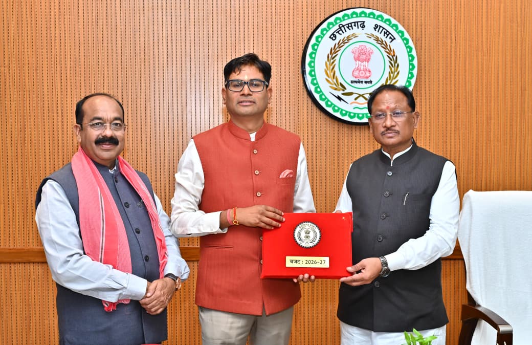 मुख्यमंत्री श्री विष्णु देव साय से आज विधानसभा परिसर स्थित उनके कक्ष में वित्त मंत्री श्री ओपी चौधरी ने वित्तीय वर्ष 2026-27 का बजट प्रस्तुत करने से पूर्व मुलाकात की।