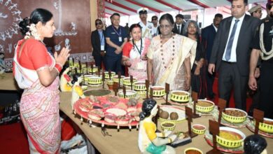 जनजातीय परंपराओं और संस्कृति पर आधारित भव्य प्रदर्शनी का राष्ट्रपति श्रीमती द्रौपदी मुर्मु ने किया अवलोकन