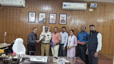 कुशाभाऊ ठाकरे पत्रकारिता एवं जनसंचार विश्वविद्यालय के एलुमनी एसोसिएशन के एक प्रतिनिधिमंडल ने शनिवार को रायपुर के कठाडीह स्थित विश्वविद्यालय परिसर में कुलपति प्रोफेसर (डॉ.) मनोज दयाल से शिष्टाचार भेंट