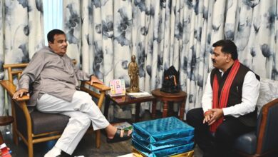 उप मुख्यमंत्री विजय शर्मा ने केंद्रीय परिवहन मंत्री श्री नितिन गडकरी से की अहम मुलाकात, कवर्धा की महत्वपूर्ण सड़क परियोजनाओं को लेकर की चर्चा उप मुख्यमंत्री विजय शर्मा ने केंद्रीय परिवहन मंत्री श्री नितिन गडकरी से की अहम मुलाकात, कवर्धा की महत्वपूर्ण सड़क परियोजनाओं को लेकर की चर्चा