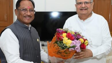 मुख्यमंत्री श्री विष्णु देव साय ने विधानसभा अध्यक्ष डॉ. रमन सिंह से की सौजन्य मुलाकात