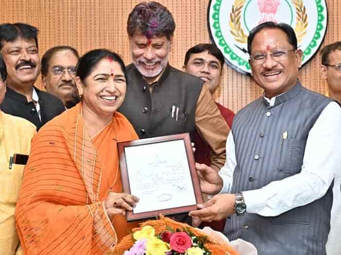 मुख्यमंत्री श्री विष्णु देव साय से नवनिर्वाचित राज्यसभा सदस्य श्रीमती लक्ष्मी वर्मा ने की सौजन्य मुलाकात