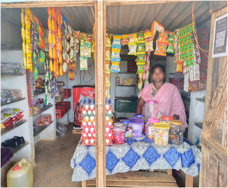 किराना से ट्रैक्टर तक का सफर  बिहान योजना से सशक्त बनीं शांति दुग्गा