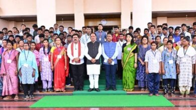 मुख्यधारा की ओर लौटता विश्वास: 140 आत्मसमर्पित नक्सलियों ने मुख्यमंत्री से की मुलाकात