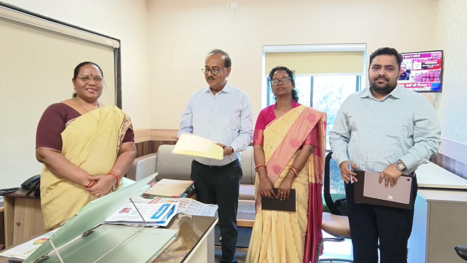 झारखंड के सूचना एवं जनसंपर्क विभाग की टीम ने छत्तीसगढ़ संवाद द्वारा प्रकाशित ‘रोजगार और नियोजन’ की ली जानकारी झारखंड के सूचना एवं जनसंपर्क विभाग की टीम ने छत्तीसगढ़ संवाद द्वारा प्रकाशित ‘रोजगार और नियोजन’ की ली जानकारी