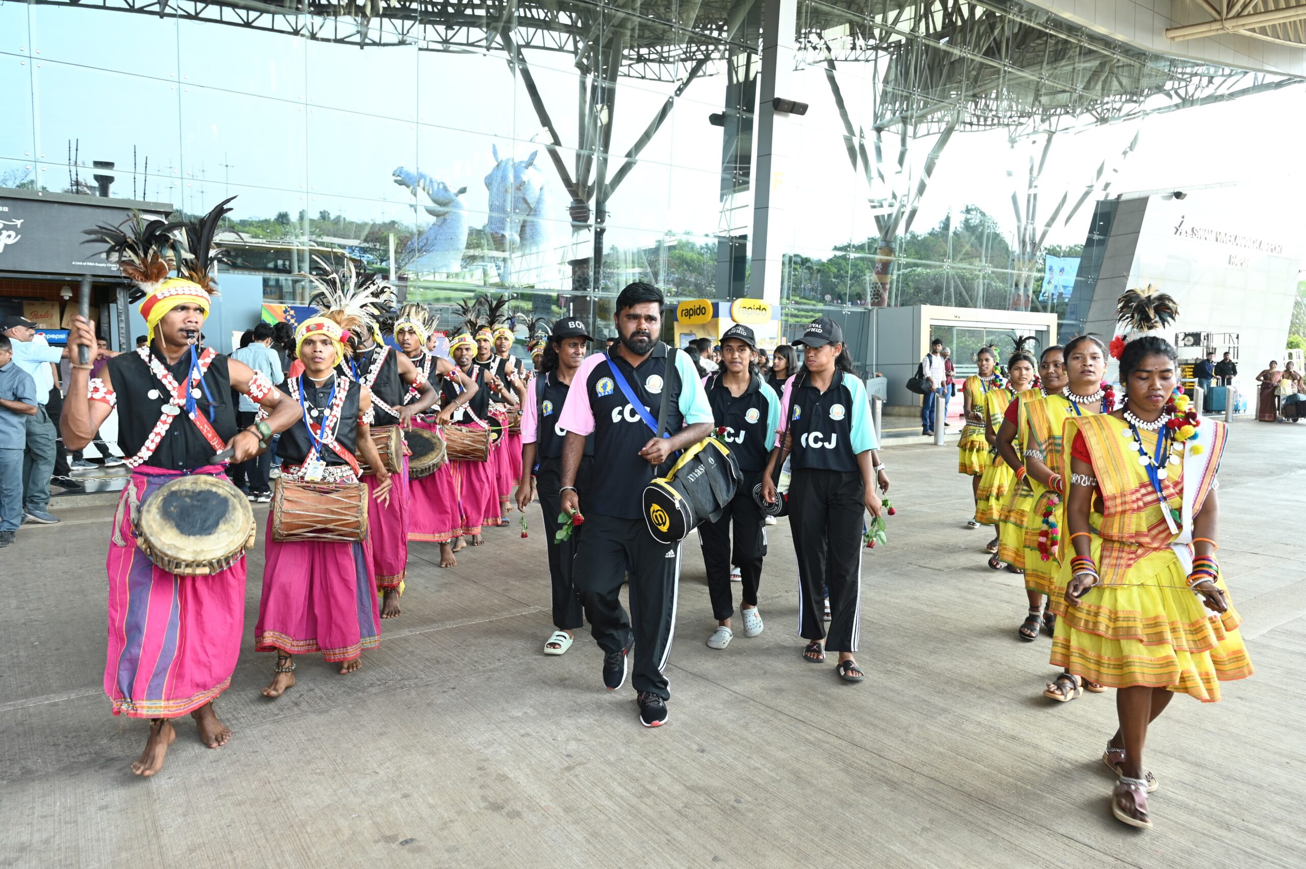 खेल प्रतिभा का महाकुंभ: छत्तीसगढ़ में ‘खेलो इंडिया ट्राइबल गेम्स’ की धूम, खिलाड़ियों का गर्मजोशी से किया स्वागत