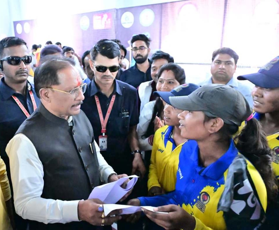 इचकेला की बेटियों ने क्रिकेट में रचा इतिहास इचकेला की बेटियों ने क्रिकेट में रचा इतिहास