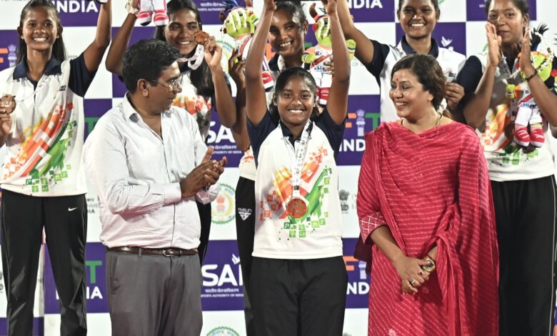 जंगल के मैदानों से राष्ट्रीय मंच तक : भारत की हॉकी विरासत को जीवित रखे हुए हैं जनजातीय समुदाय