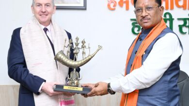 मुख्यमंत्री श्री विष्णु देव साय से आस्ट्रेलिया के महावाणिज्य दूत बर्नार्ड लिंच ने की सौजन्य मुलाकात