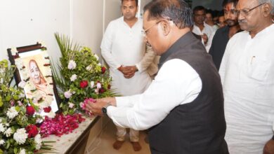 मुख्यमंत्री श्री विष्णु देव साय ने स्वर्गीय श्रीमती प्रेमलता अग्रवाल को दी श्रद्धांजलि मुख्यमंत्री श्री विष्णु देव साय ने स्वर्गीय श्रीमती प्रेमलता अग्रवाल को दी श्रद्धांजलि