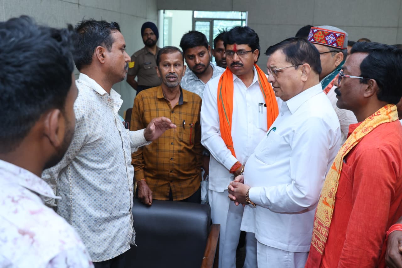 सिंघीतराई प्लांट हादसा: कैबिनेट मंत्री लखन लाल देवांगन ने घायलों का जाना हालचाल, बेहतर उपचार के दिए निर्देश