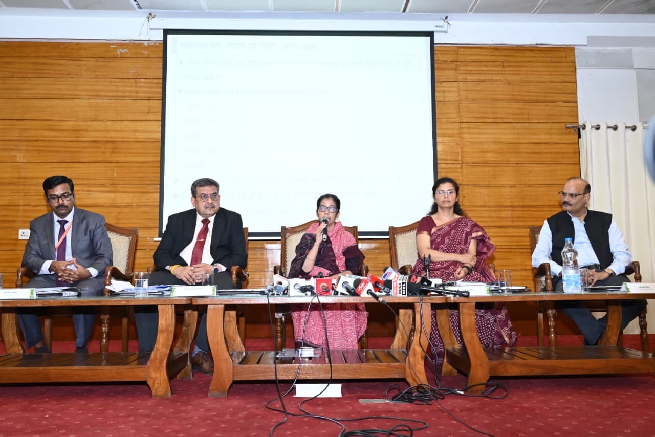 शहरों में पेयजल आपूर्ति, अवैध प्लॉटिंग और अवैध निर्माण पर उप मुख्यमंत्री श्री अरुण साव सख्त