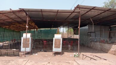 नेहरू नगर अहाता में नशेड़ियों का उत्पात, जमकर तोड़फोड़