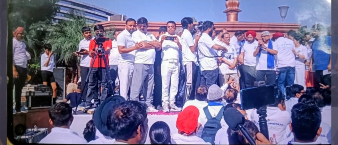 संविधान के सम्मान में दौड़ी ‘रन फॉर अंबेडकर’ मैराथन, राहुल गांधी ने दिखाई हरी झंडी