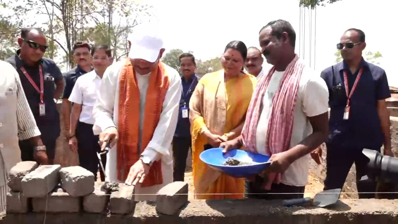 कच्ची झोपड़ी से पक्के घर तक का सपना हो रहा साकार